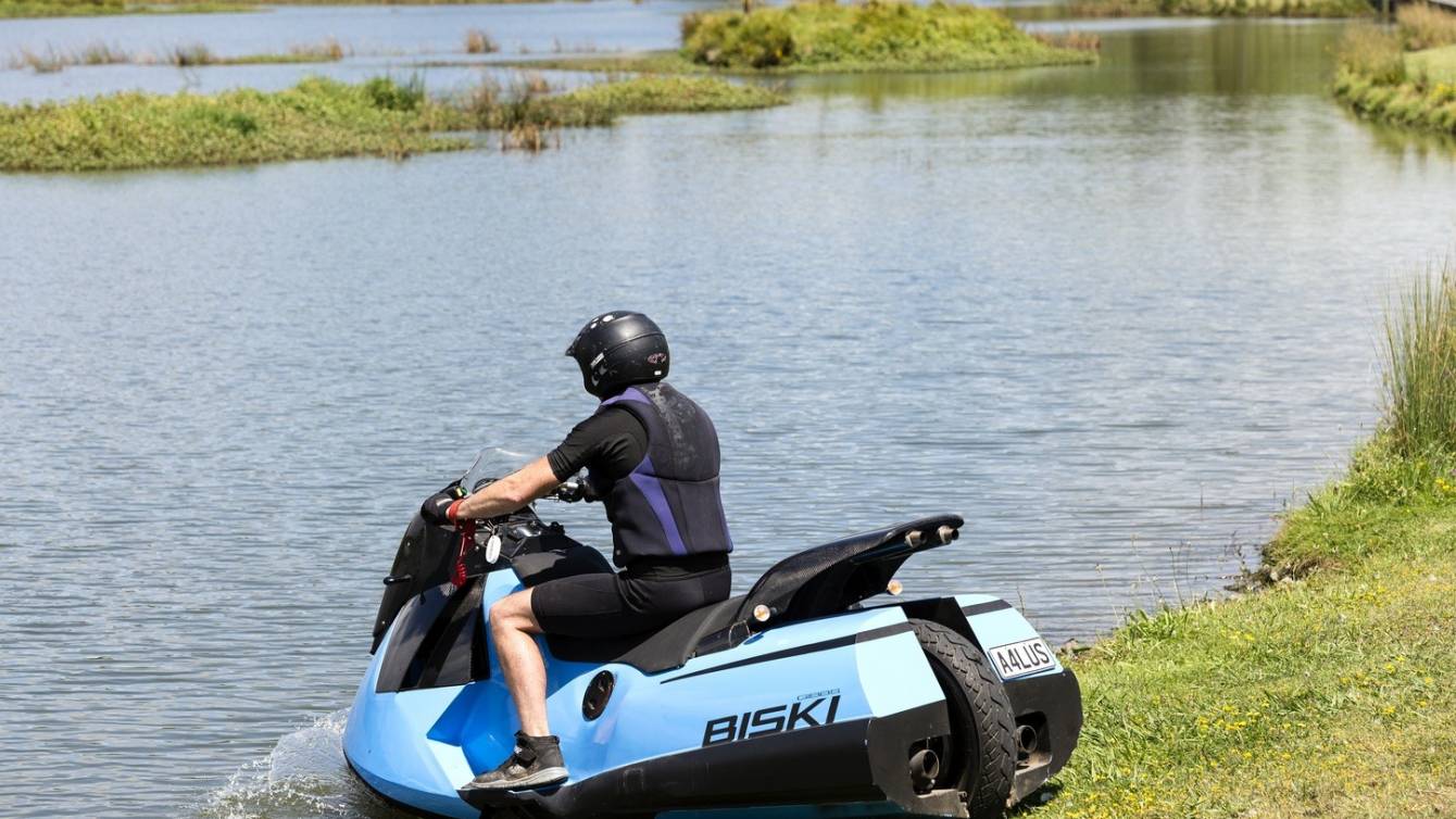 Вибираємо водний мотоцикл: цінні поради