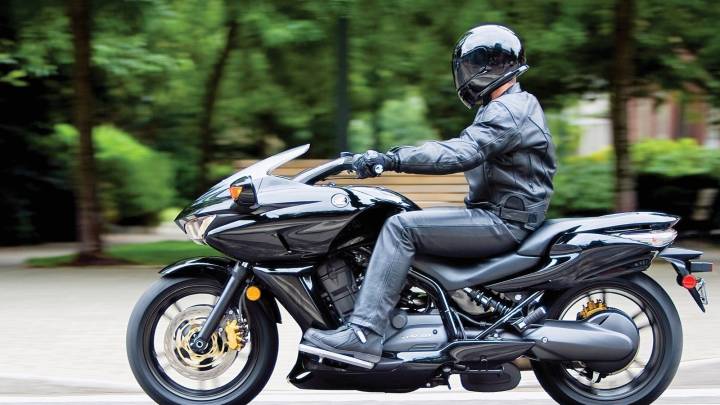 Мотоцикл Honda DN-01: опис, переваги та недоліки