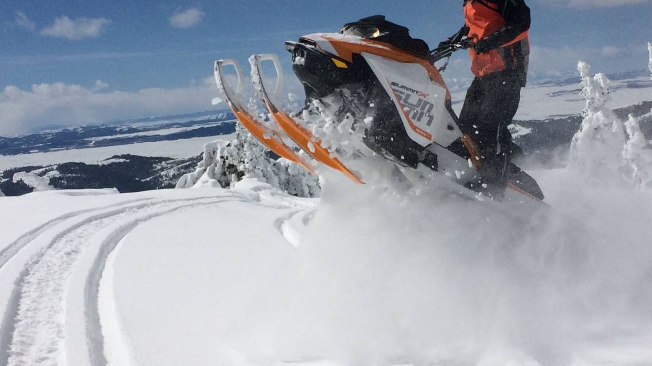 Снігоходи Ski Doo: характеристики, відгуки і фото