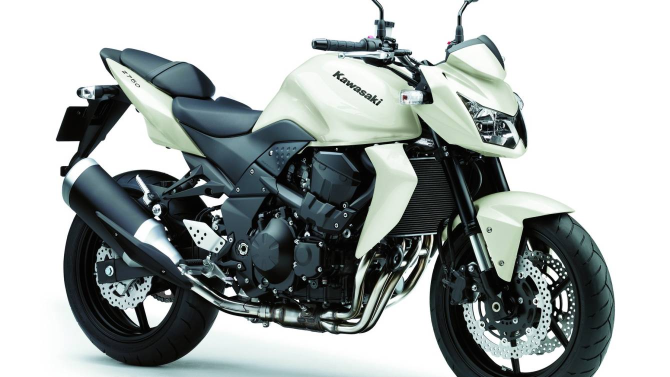 Kawasaki Z 750 (ОсоНу, ось потихеньку і набрав 2500 з хвостиком кілометрів на своєму новому мотоциклі Z750. Тепер можна підвести невеликі підсумки.бистий досвід Kawasaki Z750 2012)