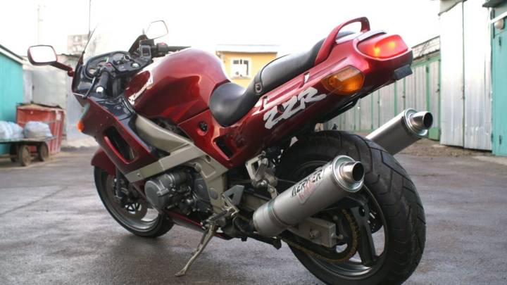Kawasaki ZZR400 (KПривіт всім любителям мотоциклів і зокрема тим, хто замислюється про покупку даного мотоцикла!awasaki)