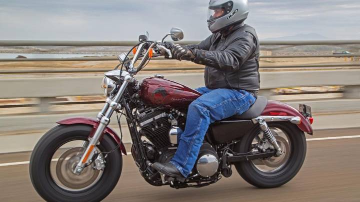 Harley-Davidson Sportster 1200 (Зручний міський мотоцикл)