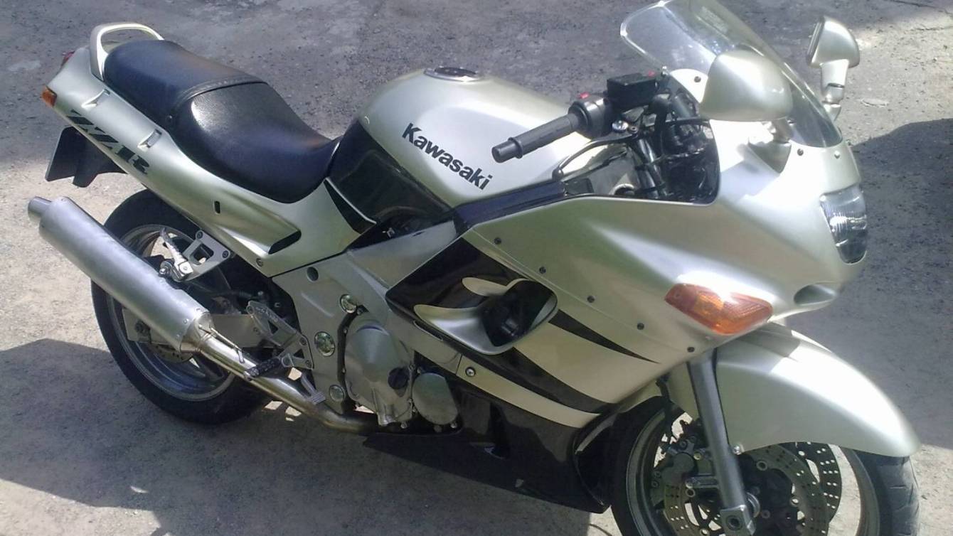 Kawasaki ZZR400 (ГіПривіт всім любителям мотоциклів і зокрема тим, хто замислюється про покупку даного мотоцикла!дний для новачка)