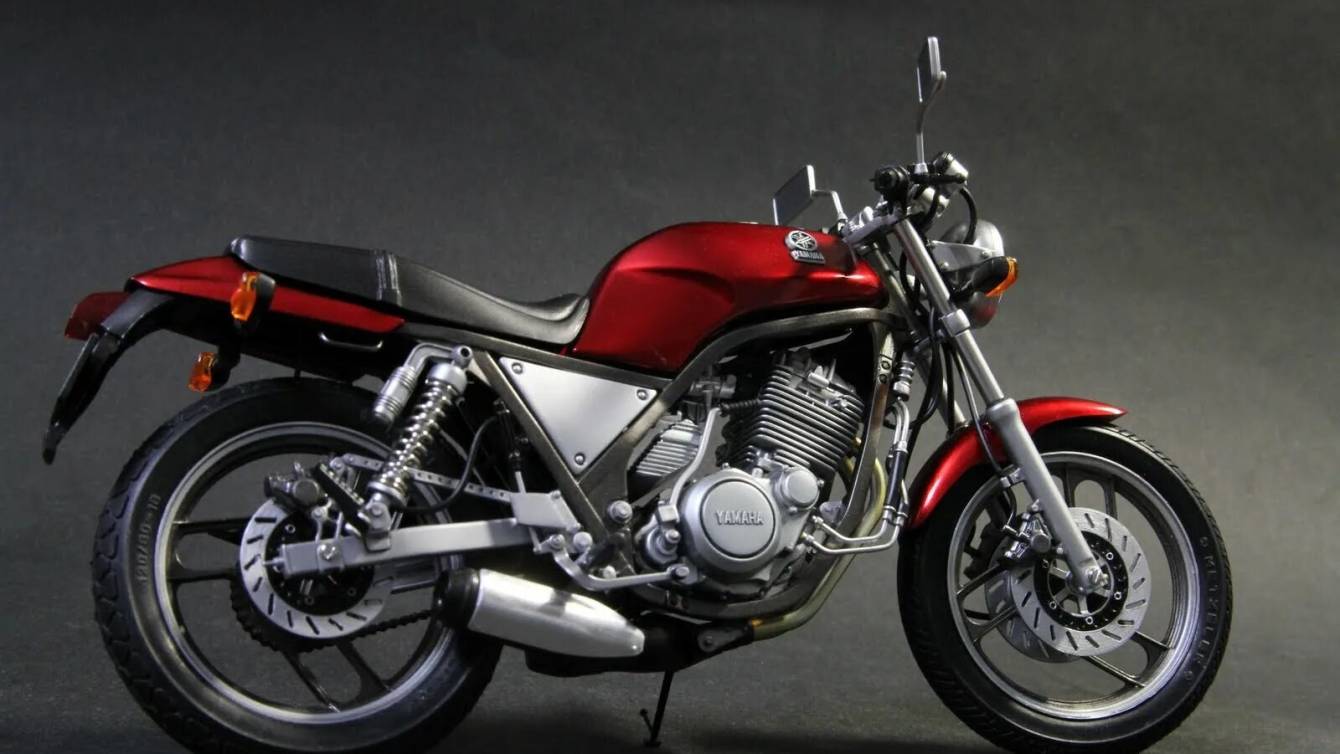Мотоцикл Yamaha SRX 400 - 600