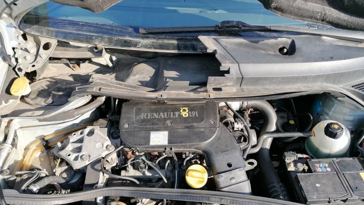 Заміна акумулятора на Renault Scenic 1,9 TDI, 1999 р.в.